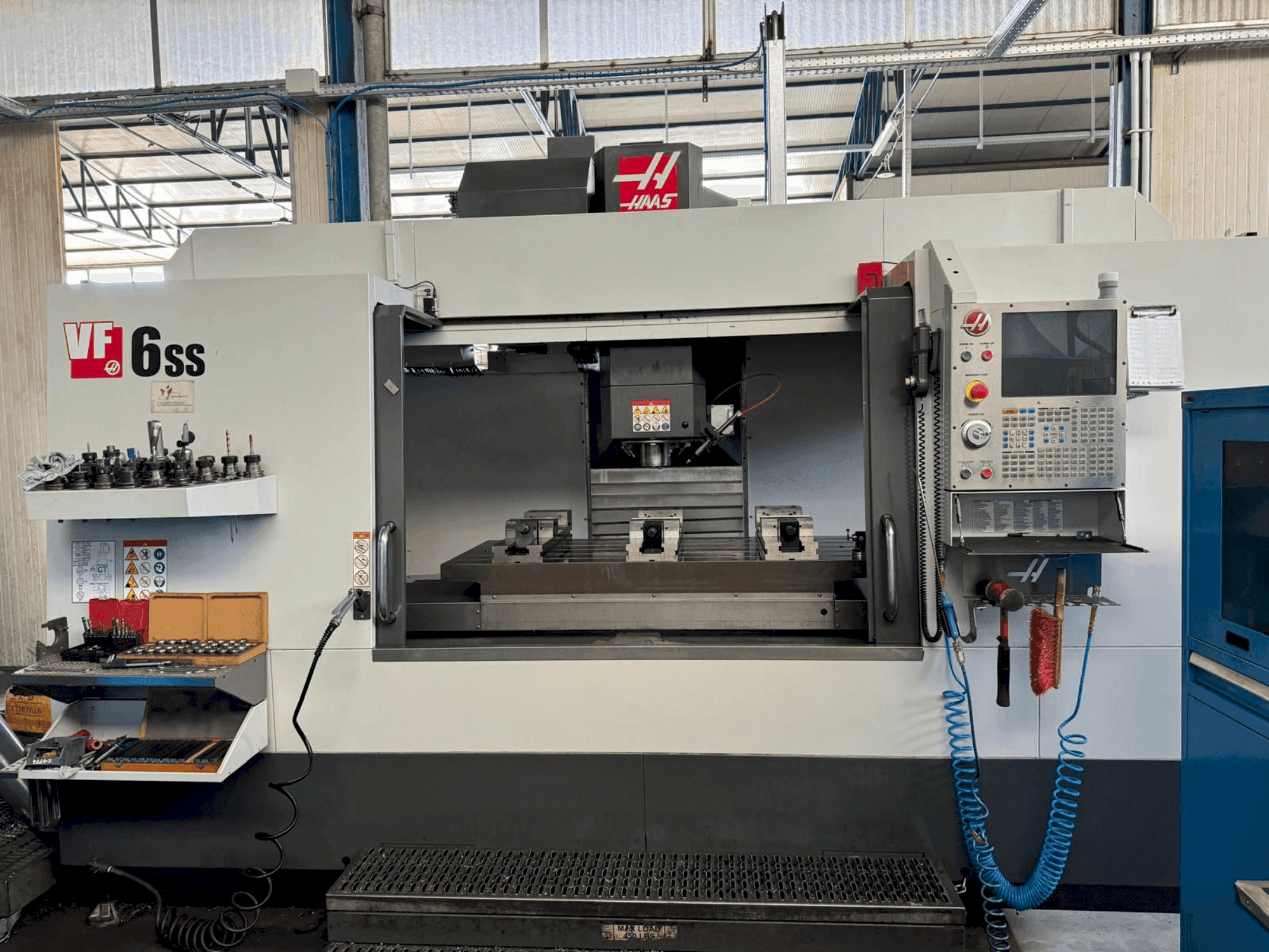 Front view of HAAS VF-6SS  machine