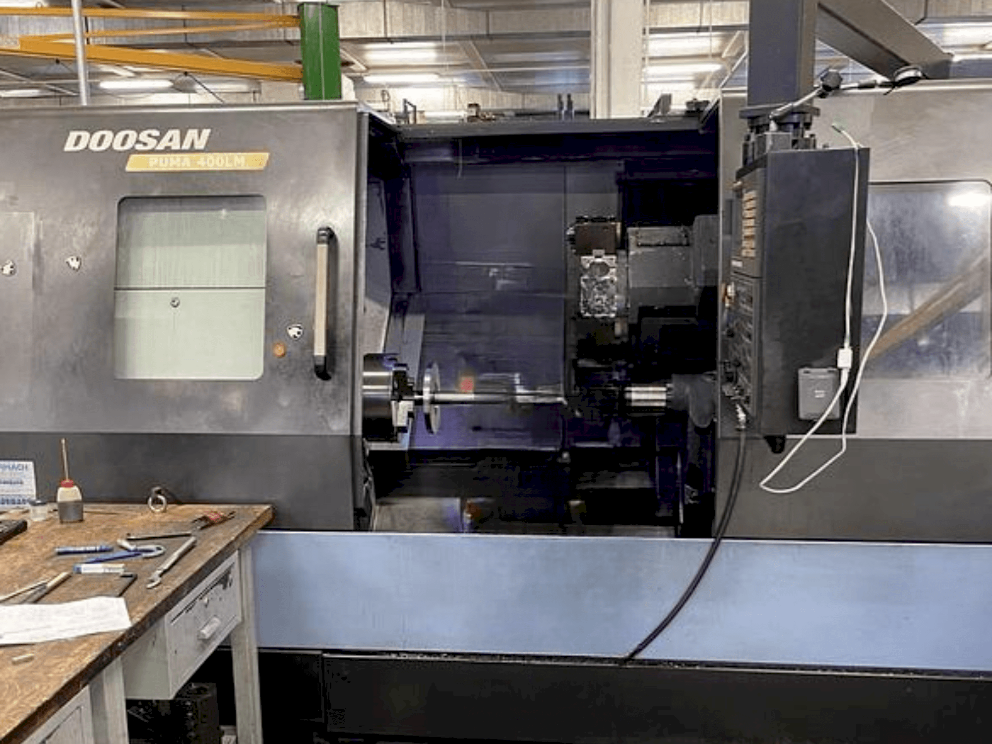 Front view of DOOSAN Puma 400 LMA  machine