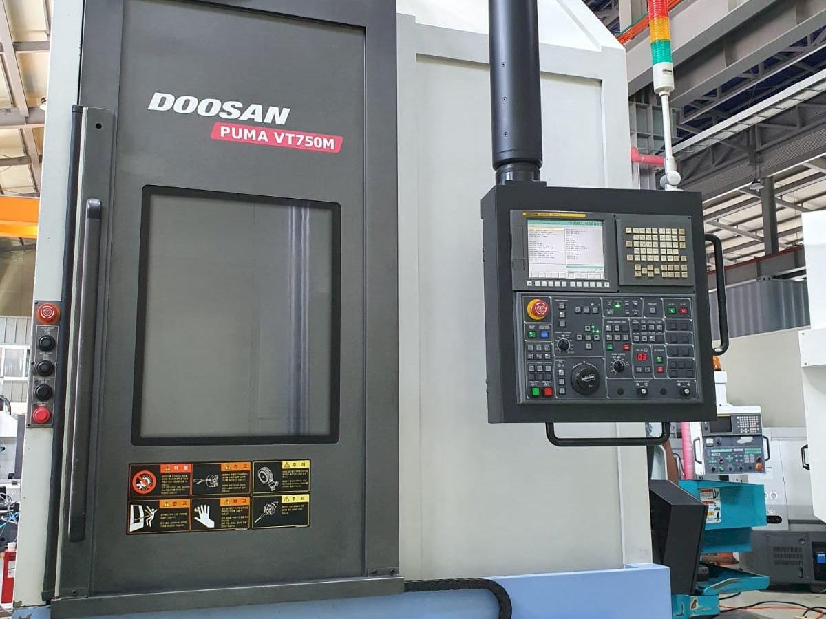 Front view of Doosan Puma VT750M  machine