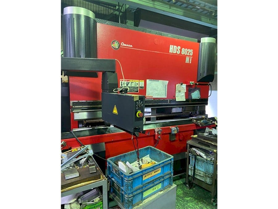 Left side view of AMADA HDS 8025 NT  machine