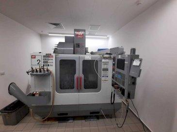 Front view of HAAS VF2  machine