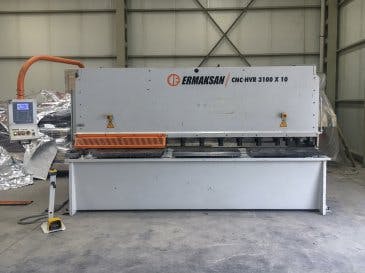 Front view of ERMAKSAN CNC HVR 3100x10 machine