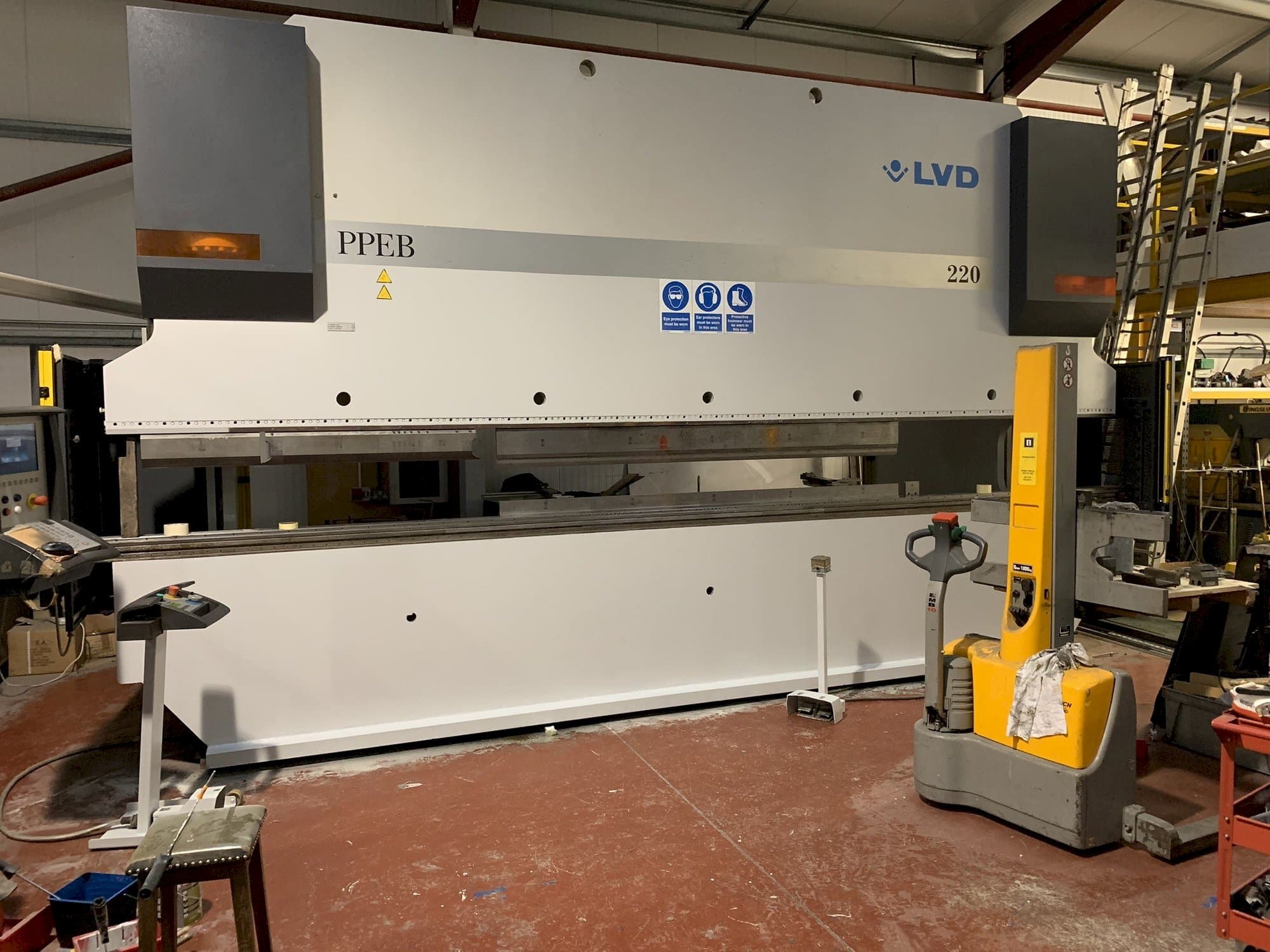 Front view of LVD PPEB 220/6100 machine