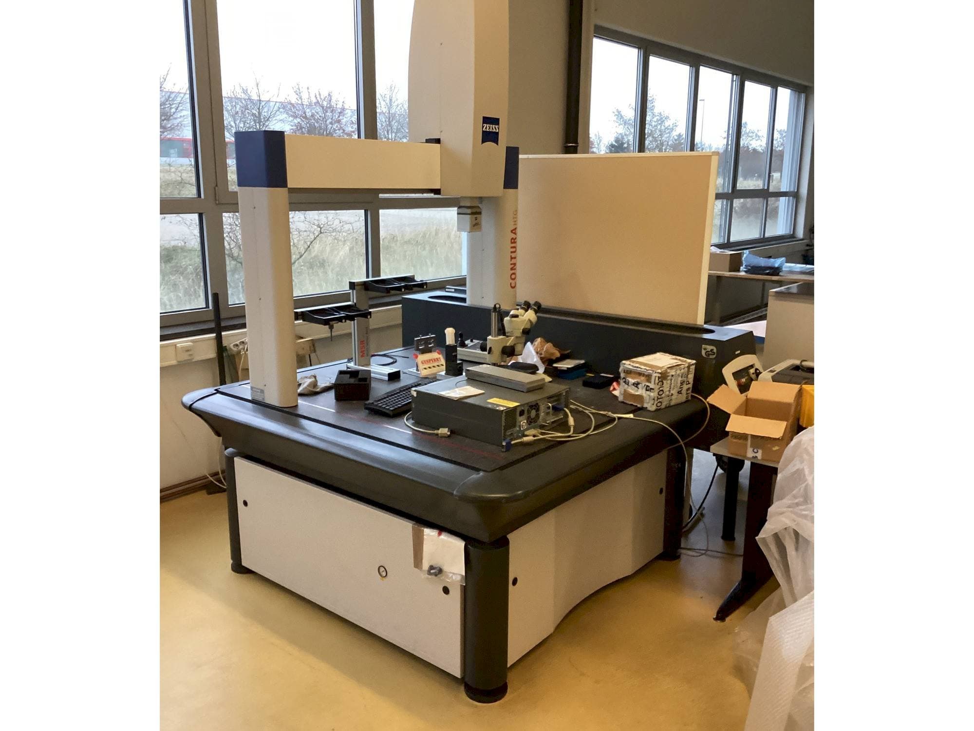 Front view of ZEISS Contura HTG 10/12/6  machine