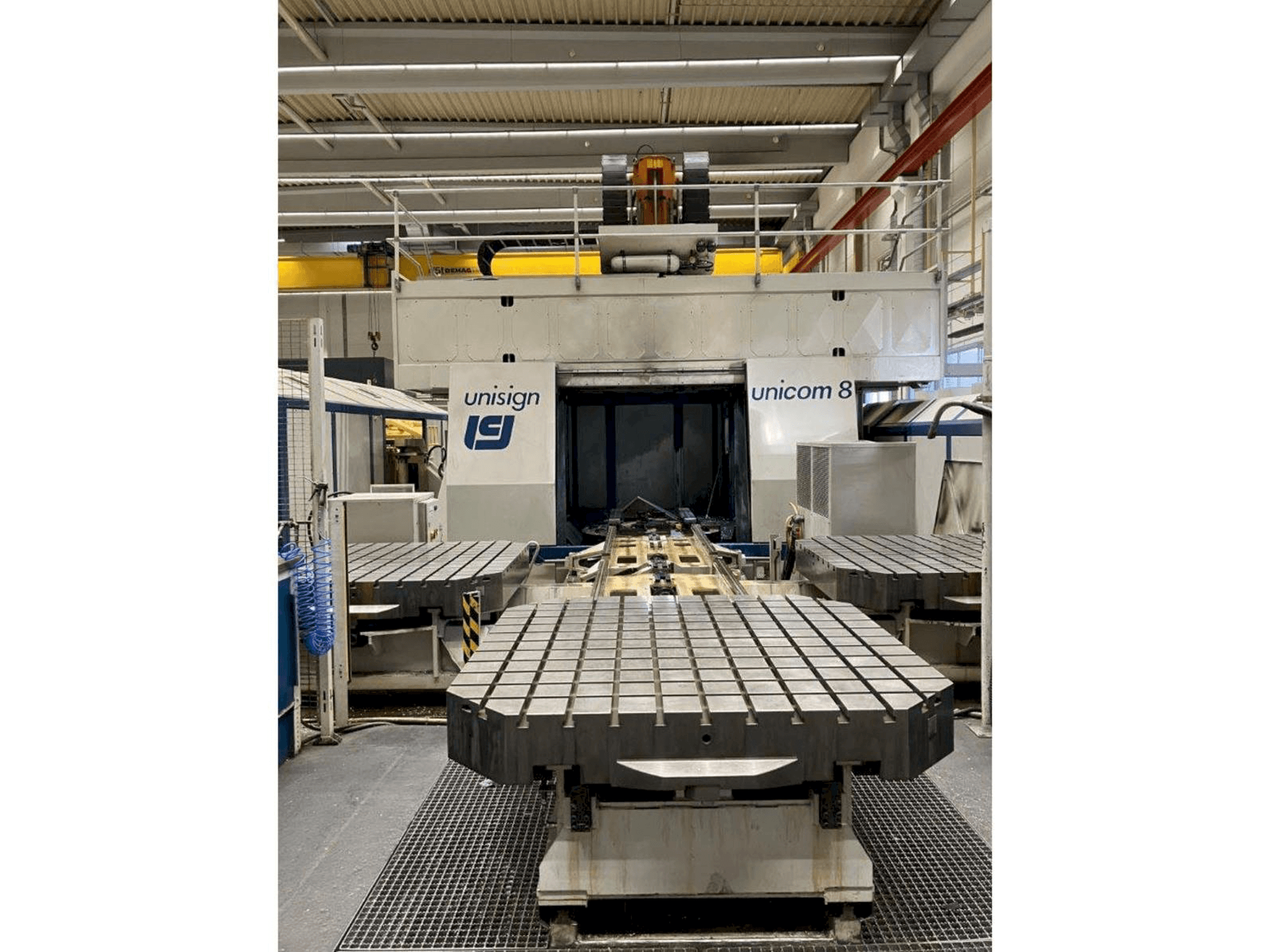 Front view of Unisign Unicom 8 machine